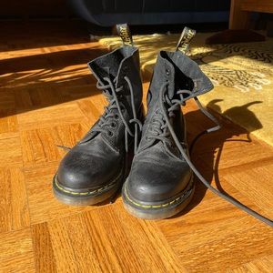 Dr. Martens 1460 Pascal 8-eye Boots